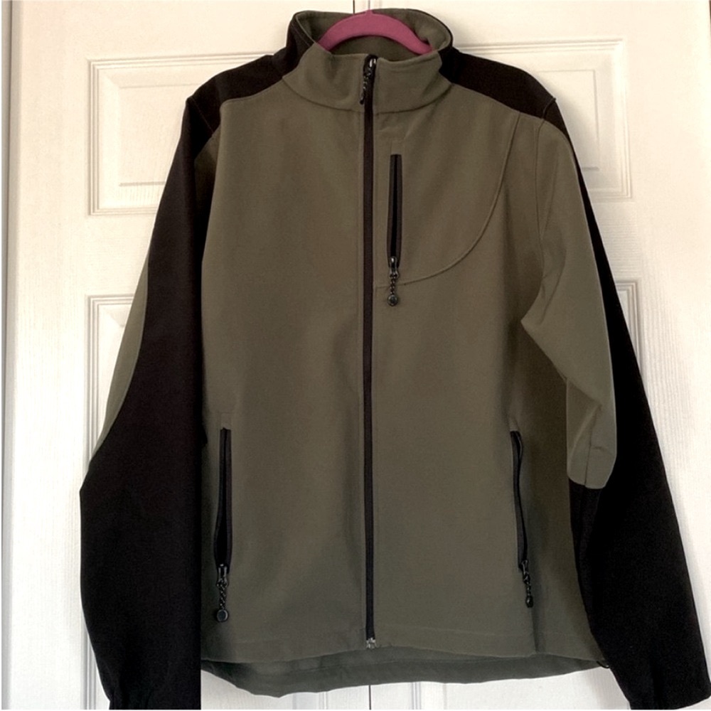 Black Diamond Man’s Soft Shell Winter Jacket size
X-LARGE